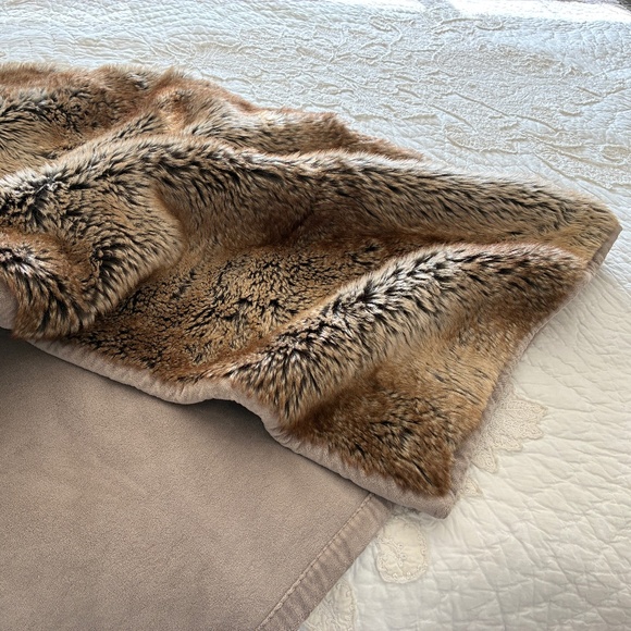 Pottery Barn Brown Ombré Faux Fur 50x60 Throw - Picture 2 of 5